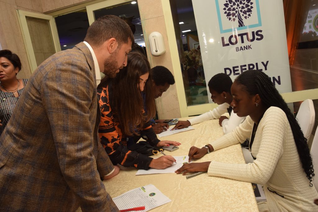 Guests registering for SISA