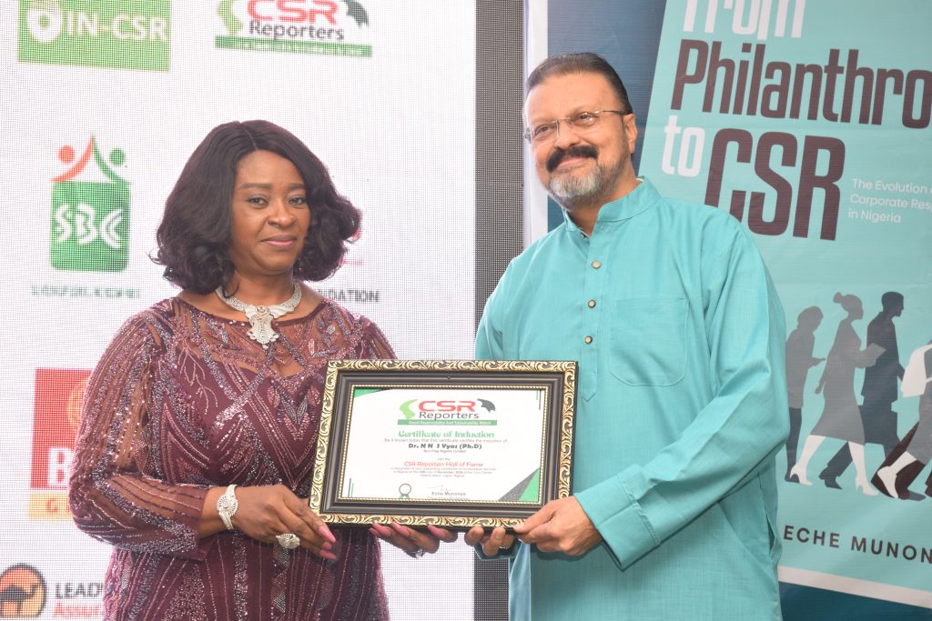 Award giving at SISA