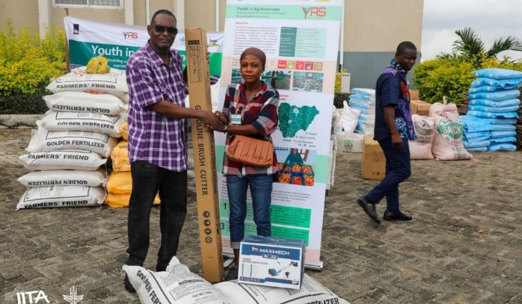 Pair photo for the Youth in Agribusiness Project in Oyo state