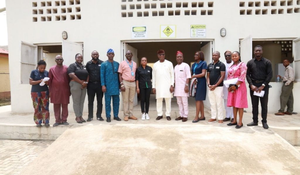 Group photo at Olabisi Onabanjo University Teaching Hospital (OOUTH) as IHS Nigeria, UNICEF and Canada donate oxygen plant