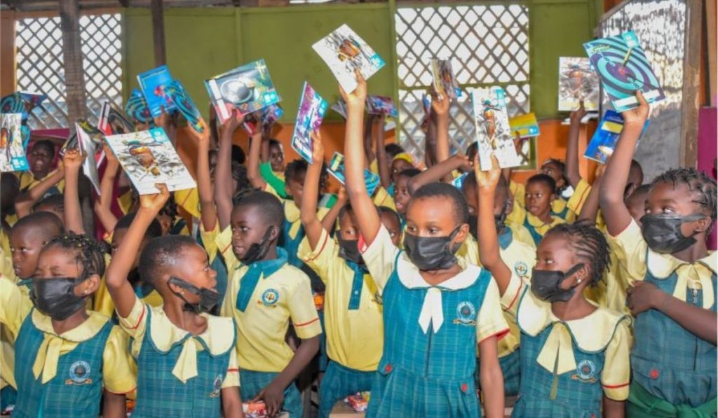 African School pupils benefiting from a CSR action