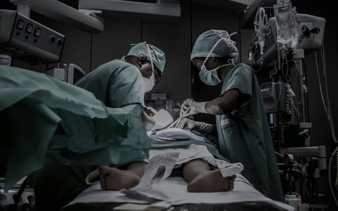 Nigerian doctors in the theatre