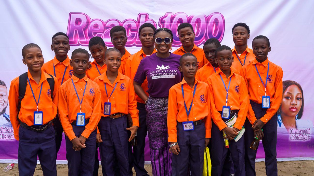Queens Palm Support with students