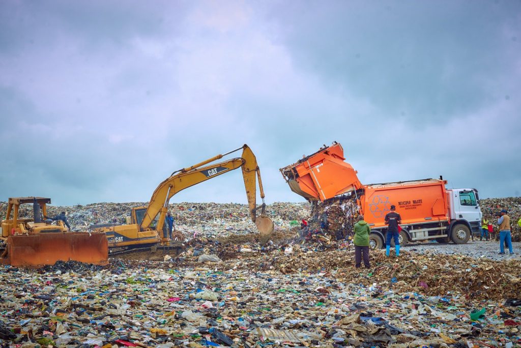 Truck offloading waste