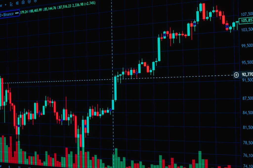 Binance trades cryptocurrency