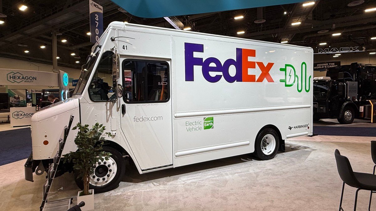 FedEx orders electric trucks